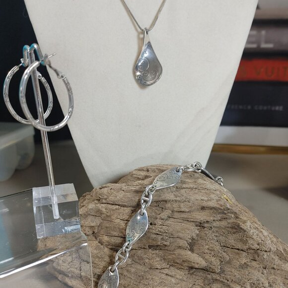 Brighton Set Teardrop Twist Scroll Silver Tone Necklace Bracelet Hoop Earrings - Picture 6 of 13
